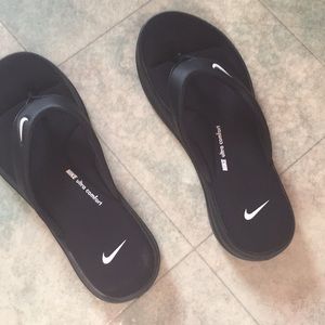 Nike flip flops size 7